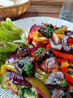 Gegrilltes Gemüse mit Pesto auf Baguette at Cancan in Rouen