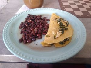 Parte del nuevo menú plant based de la cafetería, Omelette acompañado de frijoles at La Allende in Lerdo