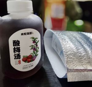 Heated rolls come in a warmer  at Mita Rice Rolls - 米陀饭团(民治店) in Shenzhen