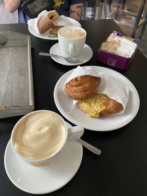 Pastry with raspberry, chocolate, nuts and crema and cappuccini with soja-milk  at Caffè con Tè in Modena
