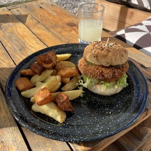 Mega mila burger. (Hamburguesa de chorizo next foods rebozada con panko)  at Vrote in Montevideo