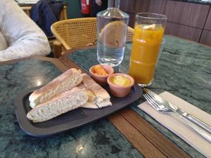 Haja couvert and mango juice at The Green Affair - Parque das Nações in Lisbon