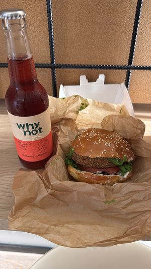 Hambúrguer de Grão & Quinoa al Pesto at The Green Affair - Parque das Nações in Lisbon