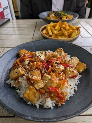 Tofu with shredded peppers and rice at The Green Affair - Parque das Nações in Lisbon