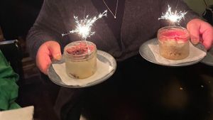 קינוח שוקולד לבן ועוגת גבינה תות at Alpaca Bar in Tel Aviv