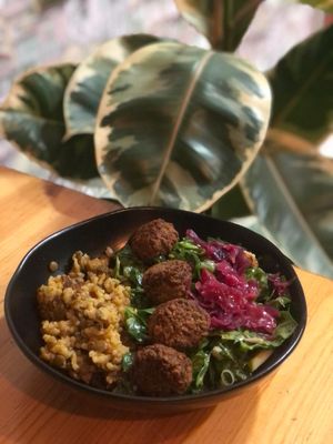 Salad bowl with brown rice, lentils and vegan köfte at Layla Kombucha in Canakkale