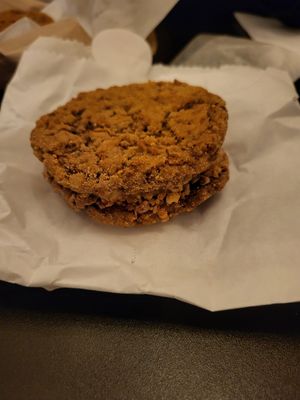 Veganes Cookie Eis Sandwich at Crazy Nate's Wöhrder Weise in Nuremberg