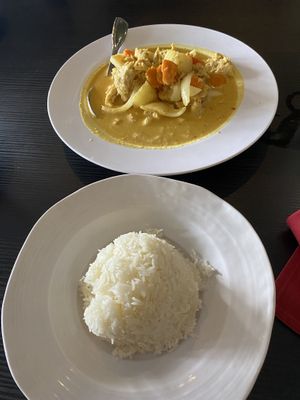 Yellow curry with vegan meat and rice 🍛 10/10  at Thai Peppers in Gilbert