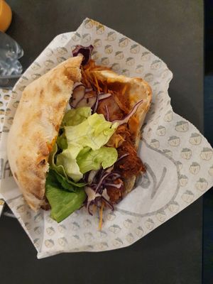 Jackfruit pita at Veganitas in Zurich