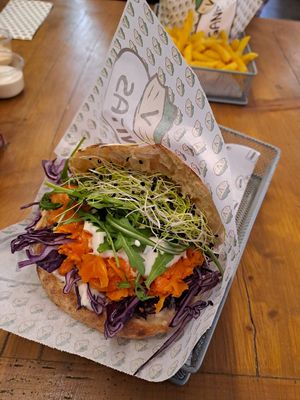 Lachs-Pita at Veganitas in Zurich