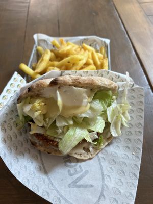 Crispy chicken pita combo  at Veganitas in Zurich