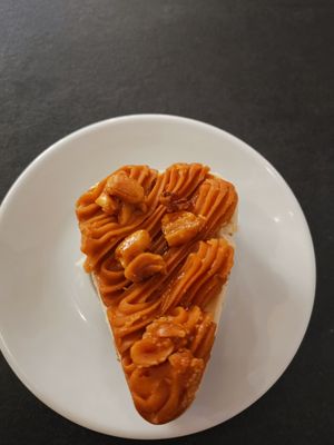 Cheesecake Peanut 🤤🤤🤤🤤🤤 Grazie Mirko e Giuseppe at Veganitas in Zurich