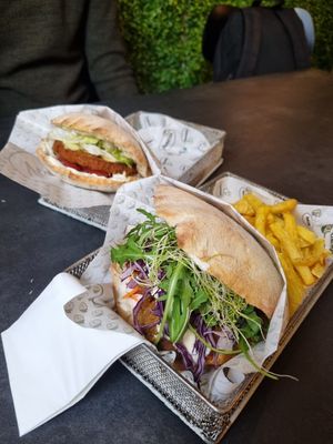 Crispy Chicken Pita + Outlawz Seitan Pita at Veganitas in Zurich