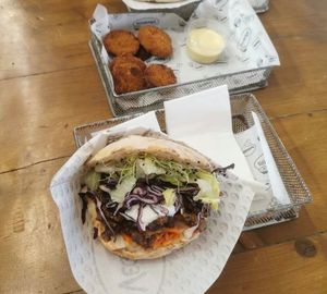 Planted.chicken und Jackfruit Nuggets at Veganitas in Zurich