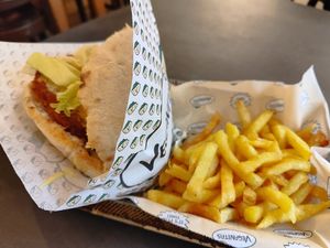 Crispy Veganitas Chick'n Combo (jackfruit patty) at Veganitas in Zurich