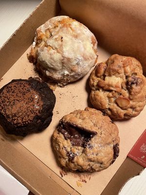 Box of four: 14 € (Mar 2022)  at Round & Edgy in Berlin