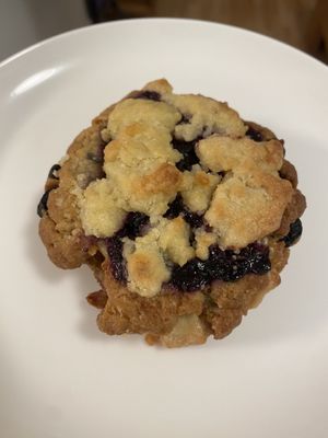 Granny's Blueberry Streusel Cake  at Round & Edgy in Berlin