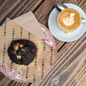 Double trouble and oat cortado at Round & Edgy in Berlin