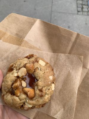 Macadamia & White Chocolate Cookie   at Round & Edgy in Berlin