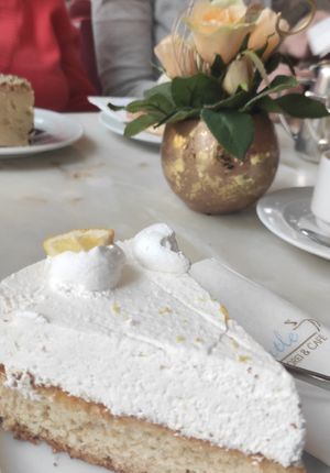 Vegane Zitronen-Sahne-Torte at Haertle in Braunschweig