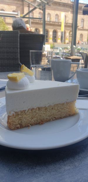 Zitronentorte, sehr lecker at Haertle in Braunschweig