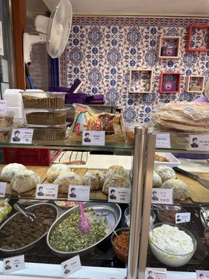 lots of vegan options😄  at Afandi Delicias Del Sultán in Valencia