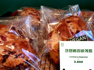 cranberry baguette at Be Meal - Bimil Bakery 비밀베이커리 in Seoul