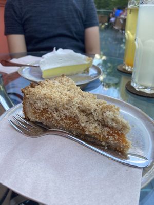 Marillen Streusel und Zitronen Tarte  at Tula Bistro in Salzburg