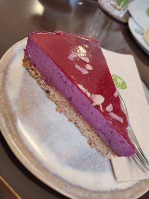 Vegane Beeren Tarte at Tula Bistro in Salzburg