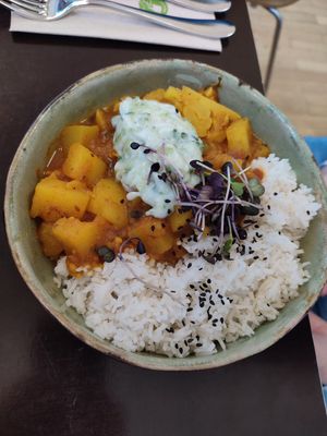 Veganes Curry at Tula Bistro in Salzburg