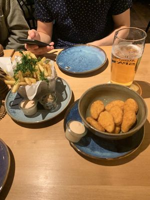 Vegan chicken nuggets, Trüffelpommes  at KÅDU in Ottobrunn