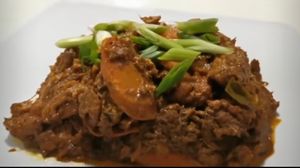 Curry Vegan “Beef”

Plant based meat prepared and cooked in curry.  at Vegan Sol in Ajax