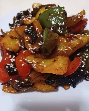 Solful Pepper “Steak”

Seasoned to perfection with plant based meat, red peppers, thyme, garlic, ginger, all purpose seasoning, cooked down with vegan sol special slurry. at Vegan Sol in Ajax