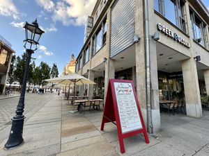 outside  at Green & Gloria in Dresden