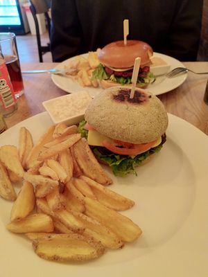 A green (front) and red burger (back) at Vebu in Aarhus