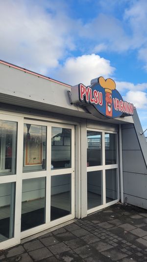 Store from outside at Pylsuvagninn in Selfoss