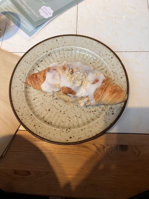 Cinnamon croissant   at Hempies - Händelstraße in Cologne