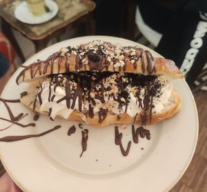 Croissant with chocolate and soft ice cream at Hempies - Händelstraße in Cologne