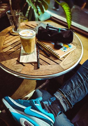Lila Wolken (gr. Cappuccino mit Lavendelsirup) at Hempies - Händelstraße in Cologne