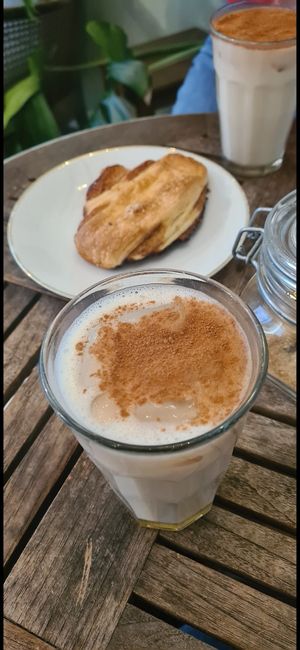 chai latte and Franzbrötchen at Hempies - Händelstraße in Cologne