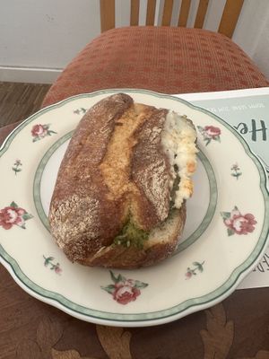 Das war lecker ich glaube mit hausgemachtem Mozzarella und Pesto  at Hempies - Händelstraße in Cologne
