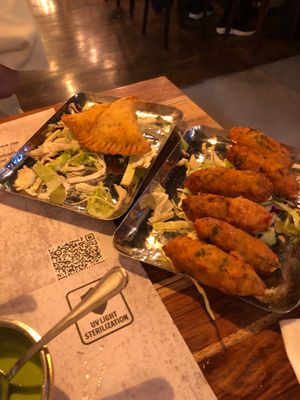 Samosas & bhajis at Guru in Warsaw