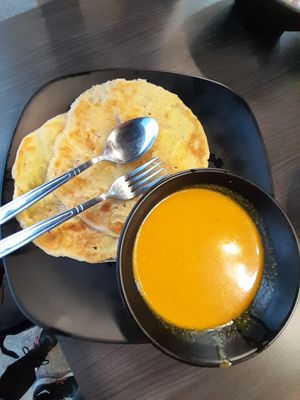 Prata with curry potato at Makan Vegan - 斋这里 in Central Singapore