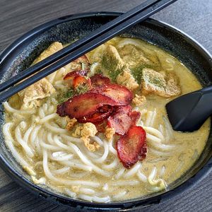 Laksa at Makan Vegan - 斋这里 in Central Singapore