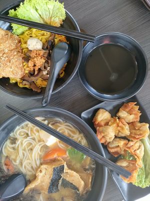 Bak Chor Mee, Fish Soup Bee Hoon, Fried Wanton at Makan Vegan - 斋这里 in Central Singapore