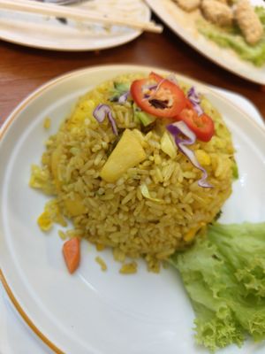 Pineapple fried rice at Makan Vegan - 斋这里 in Central Singapore
