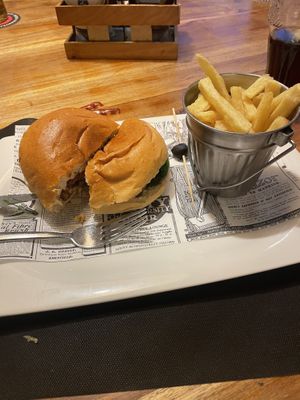 La Greenpeace burger (€10,25)  at La Nou in Blanes