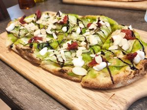 Vegan pizza at Bonta Italia in Tokyo