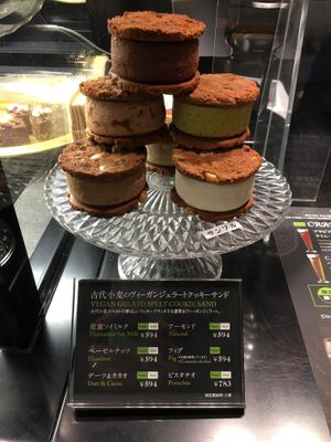 Vegan cookie sand at CARVAAN Delicatessen & Beer stop in Tokyo