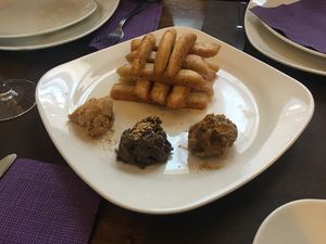 Vegan hummus at La Sella in Cartagena